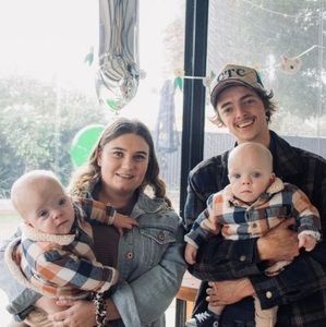 Meet your Posher, Larni